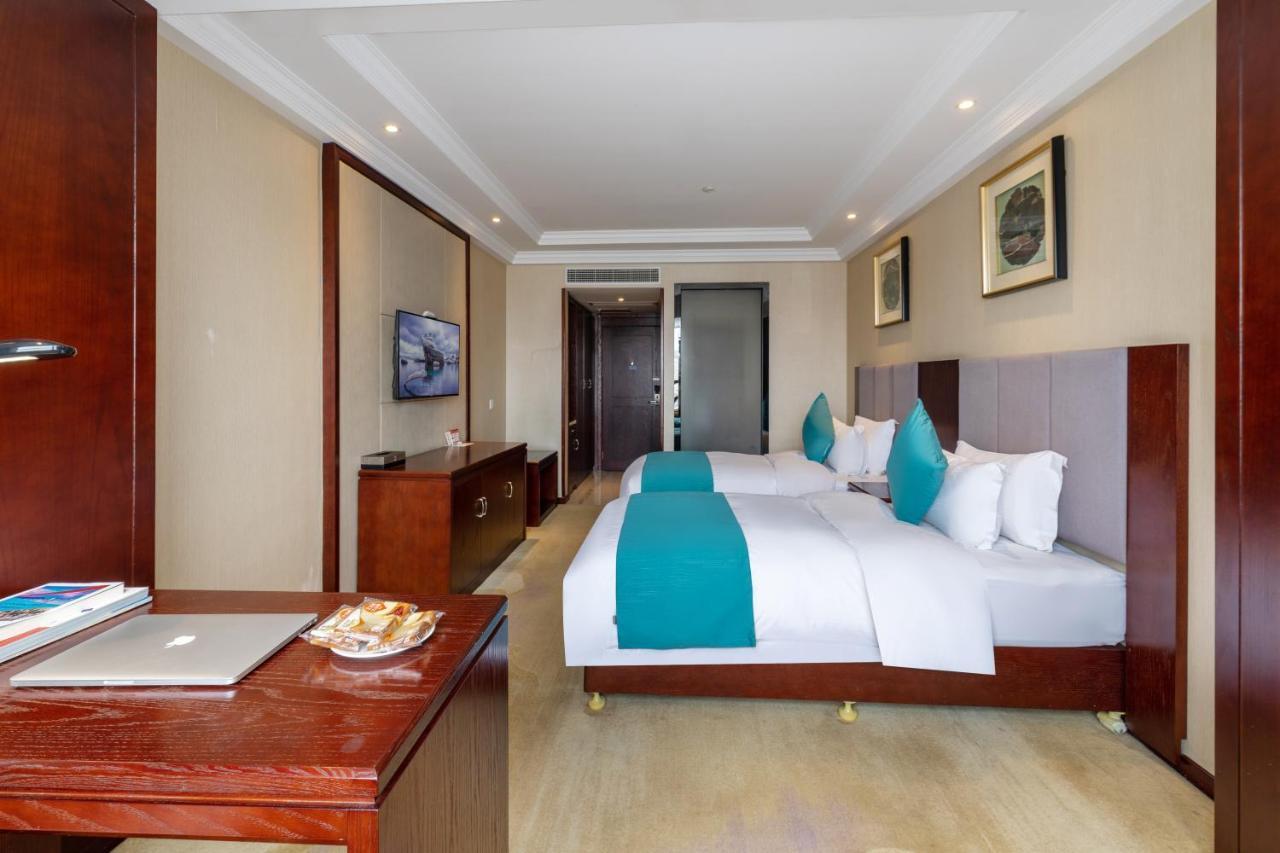 Huzhou Wealth Hotel Exterior photo