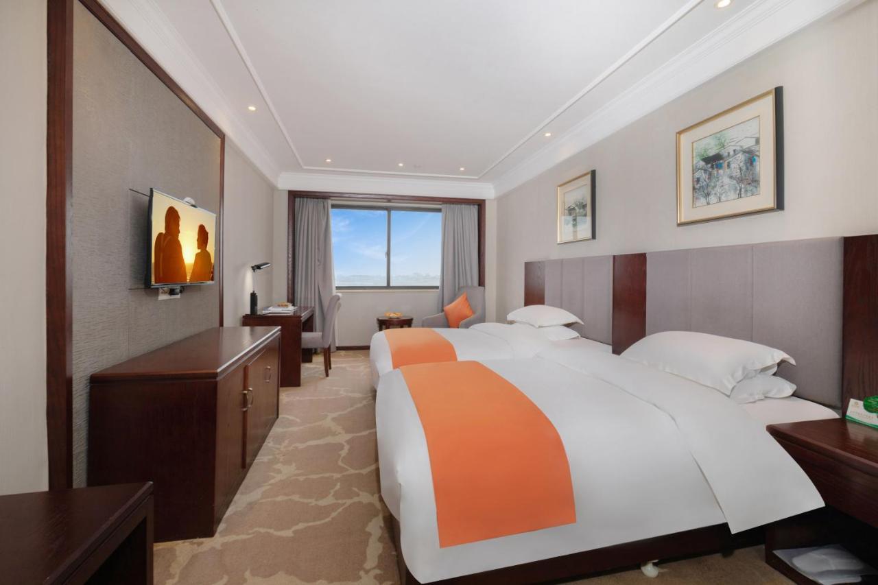 Huzhou Wealth Hotel Exterior photo