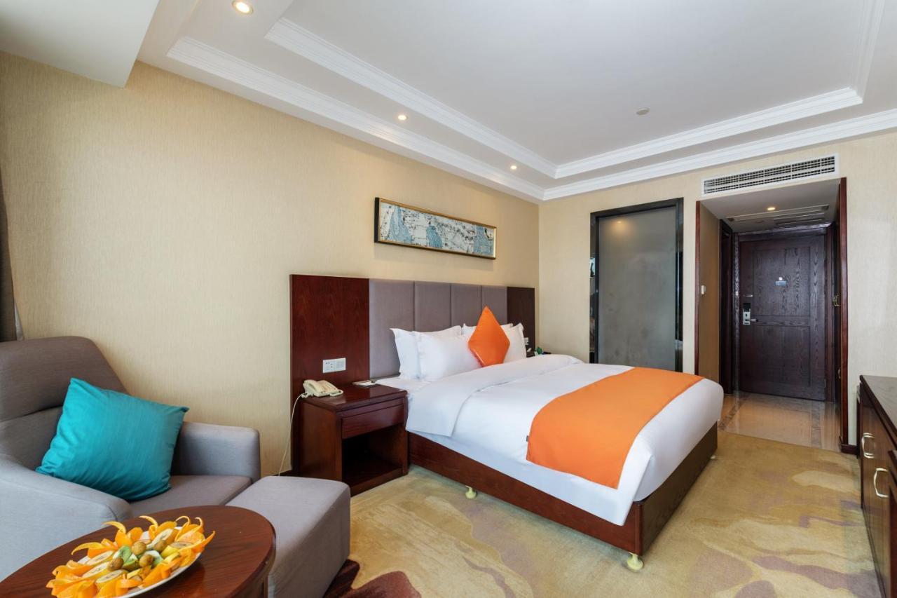 Huzhou Wealth Hotel Exterior photo