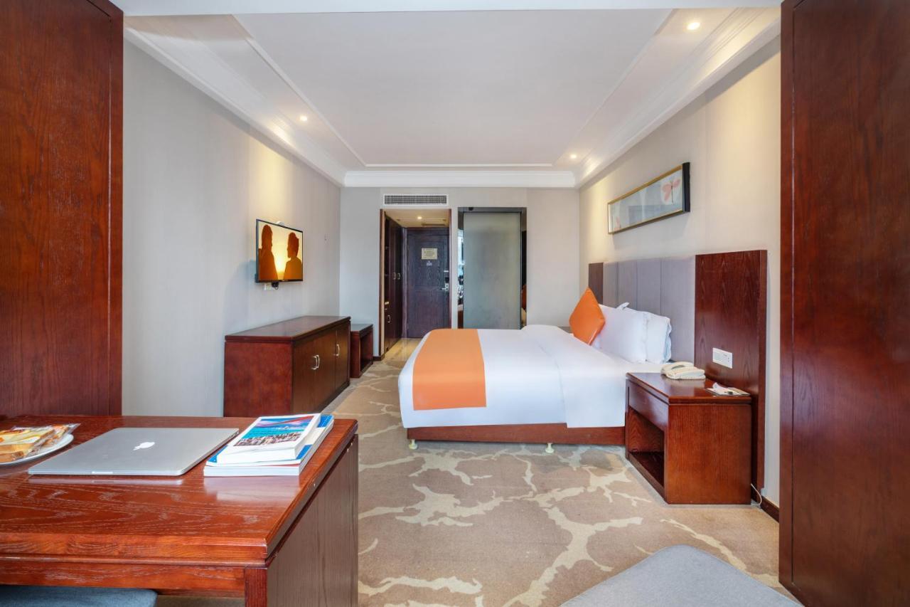 Huzhou Wealth Hotel Exterior photo