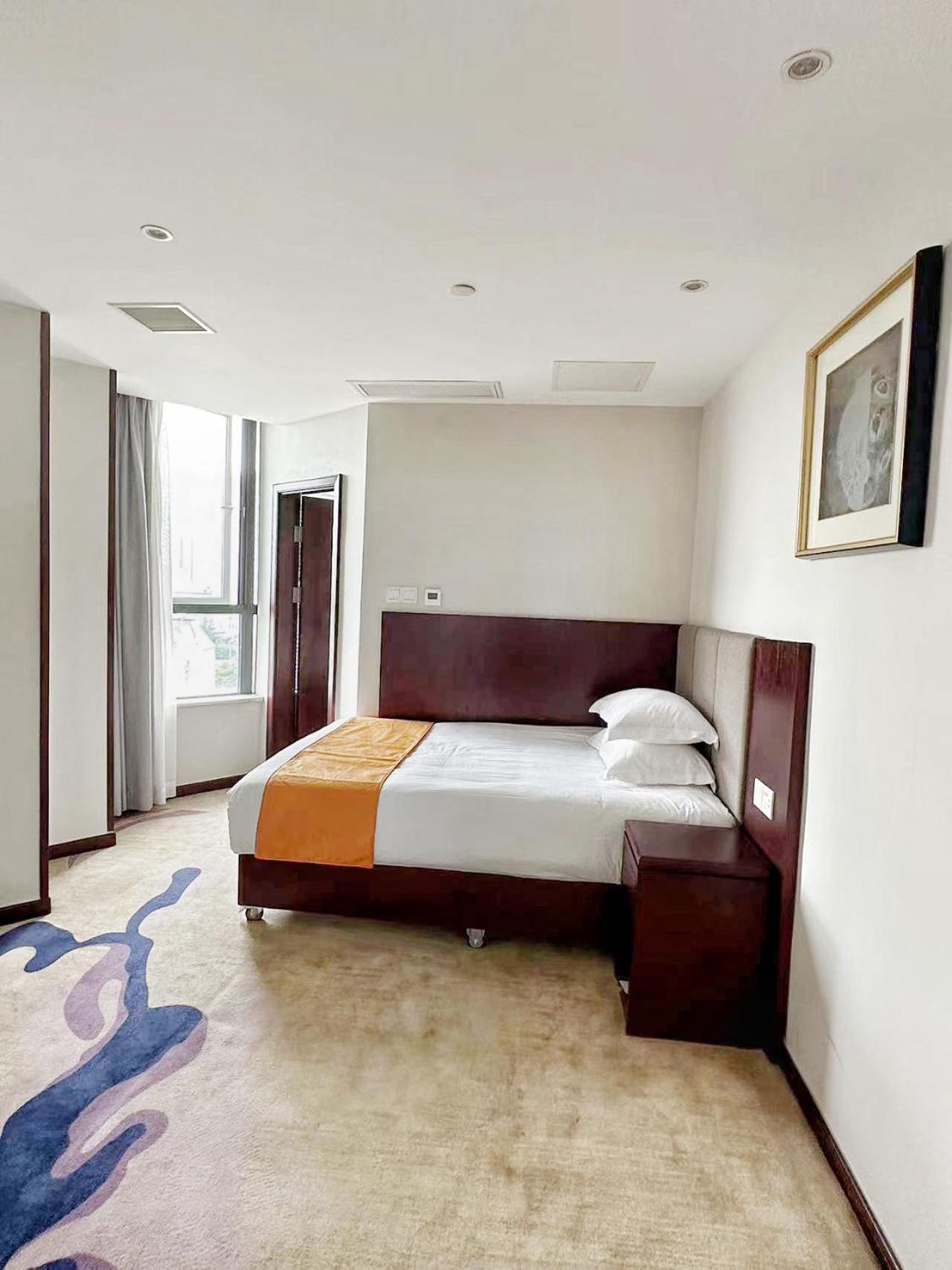 Huzhou Wealth Hotel Exterior photo